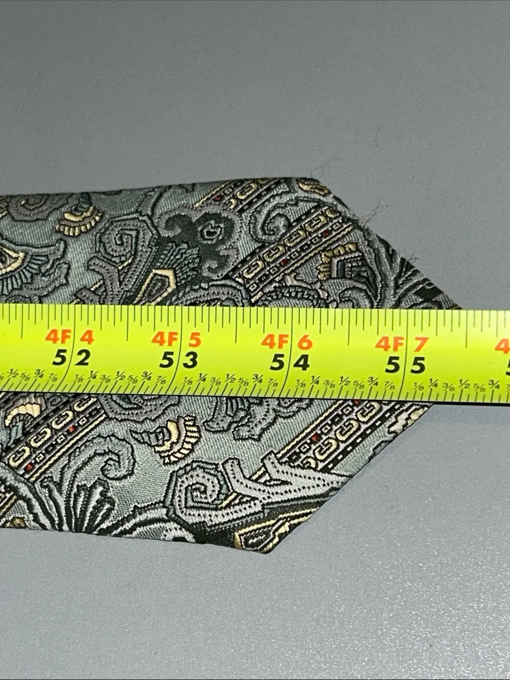 Men's Jacquard Paisley Pattern Silk Tie in Light Green with Gold Accents